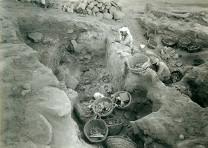 Garstang felvétele feltárt középső bronzkori (i.e. 2000-1500) raktárhelyiségek, 1930
